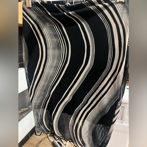 Fashion Nova Dresses & Skirts - Fashion Nova Black & White Patterned Pencil Skirt Size Small